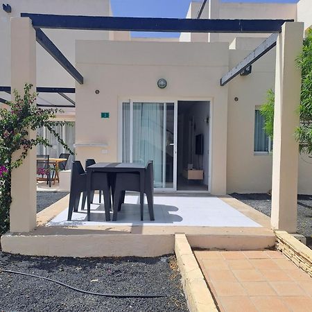 Homeforguest Apartamento Con Terraza Y Piscina En Коралео Екстериор снимка