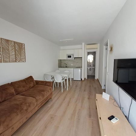 Homeforguest Apartamento Con Terraza Y Piscina En Коралео Екстериор снимка
