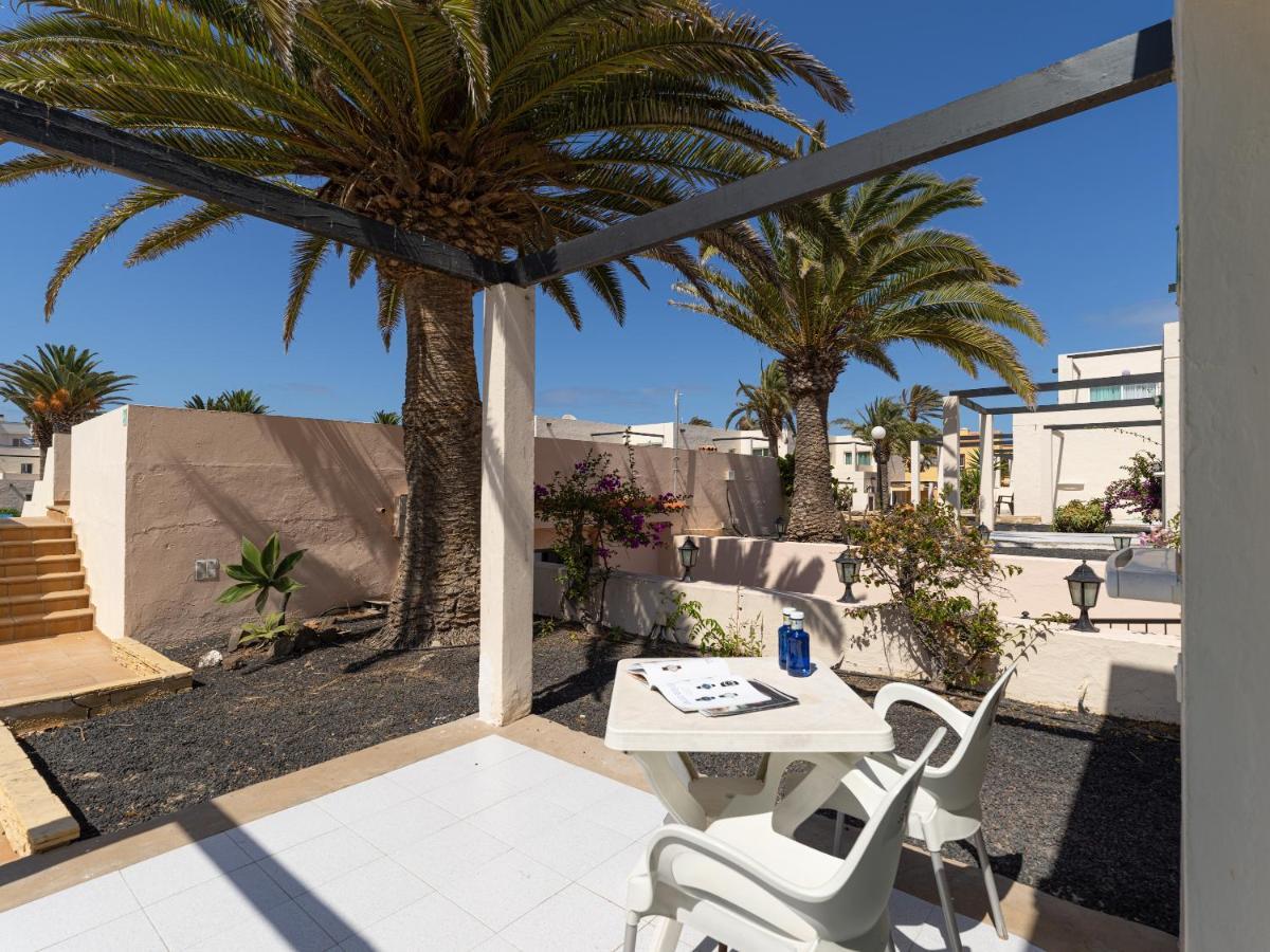 Homeforguest Apartamento Con Terraza Y Piscina En Коралео Екстериор снимка