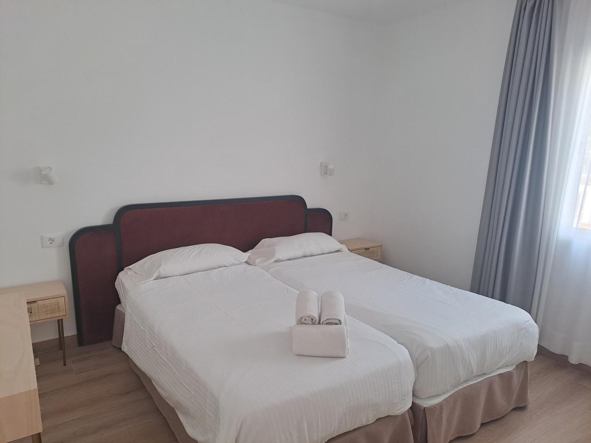 Homeforguest Apartamento Con Terraza Y Piscina En Коралео Екстериор снимка