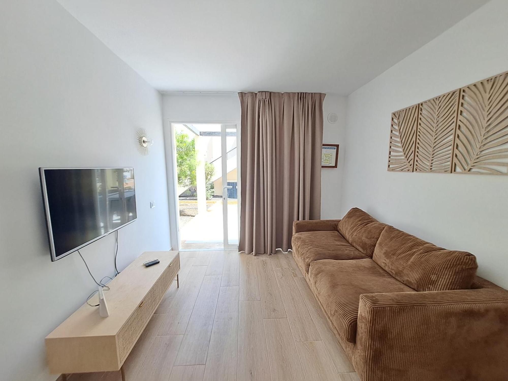 Homeforguest Apartamento Con Terraza Y Piscina En Коралео Екстериор снимка