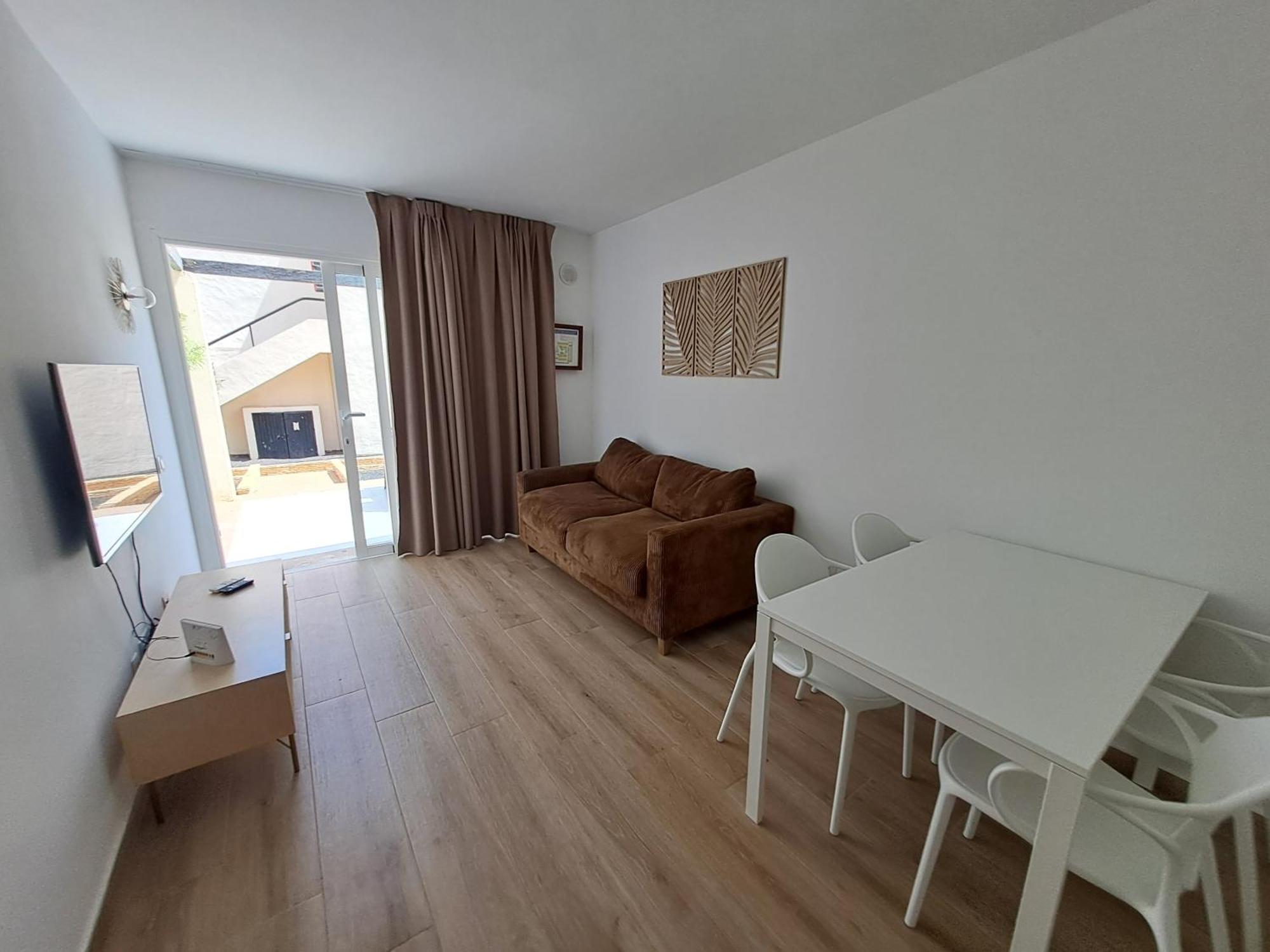 Homeforguest Apartamento Con Terraza Y Piscina En Коралео Екстериор снимка