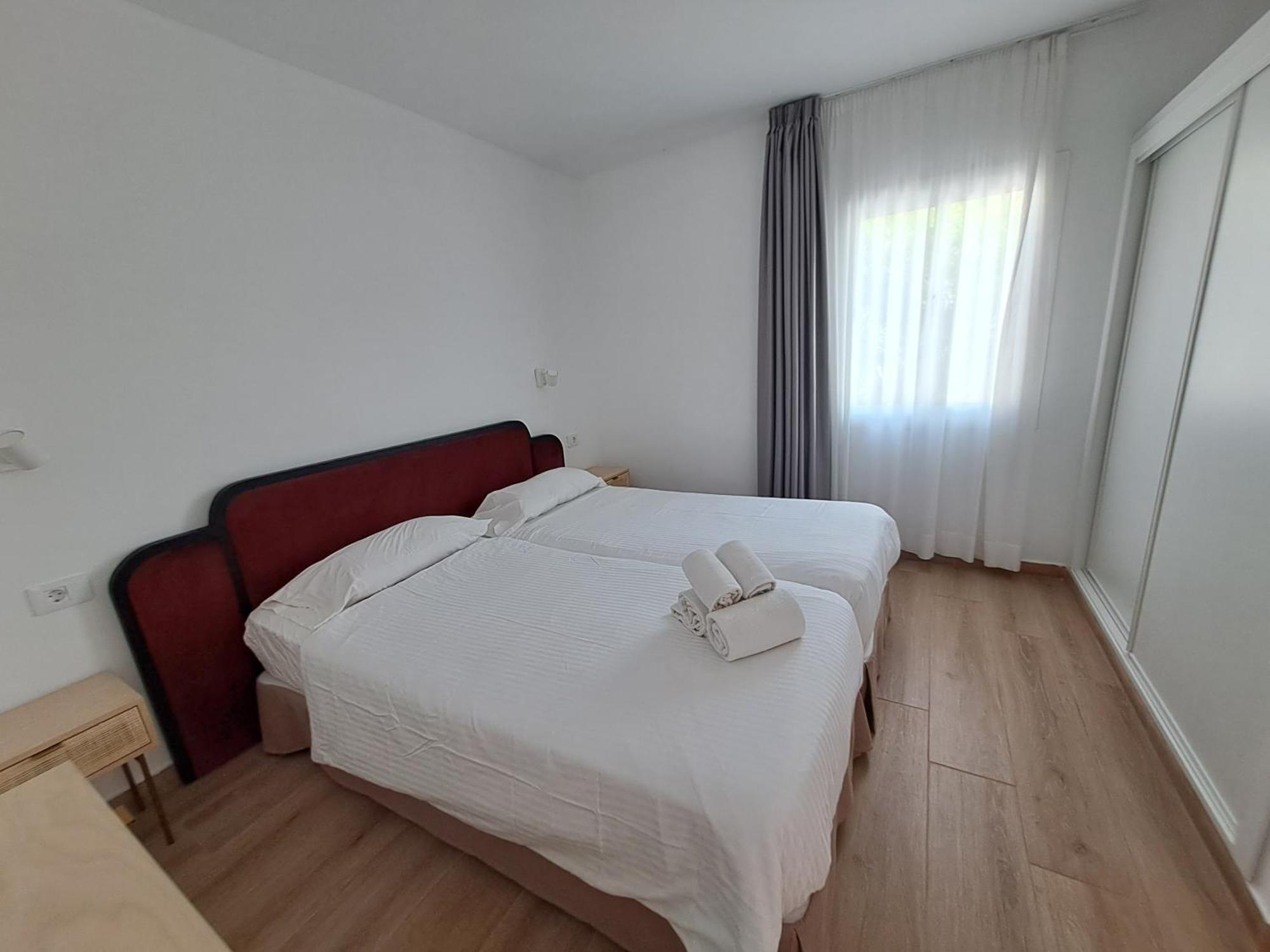Homeforguest Apartamento Con Terraza Y Piscina En Коралео Екстериор снимка